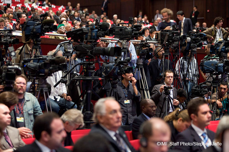 Members of the media cover the Opening Plenary of the 2009 IMF/World Bank