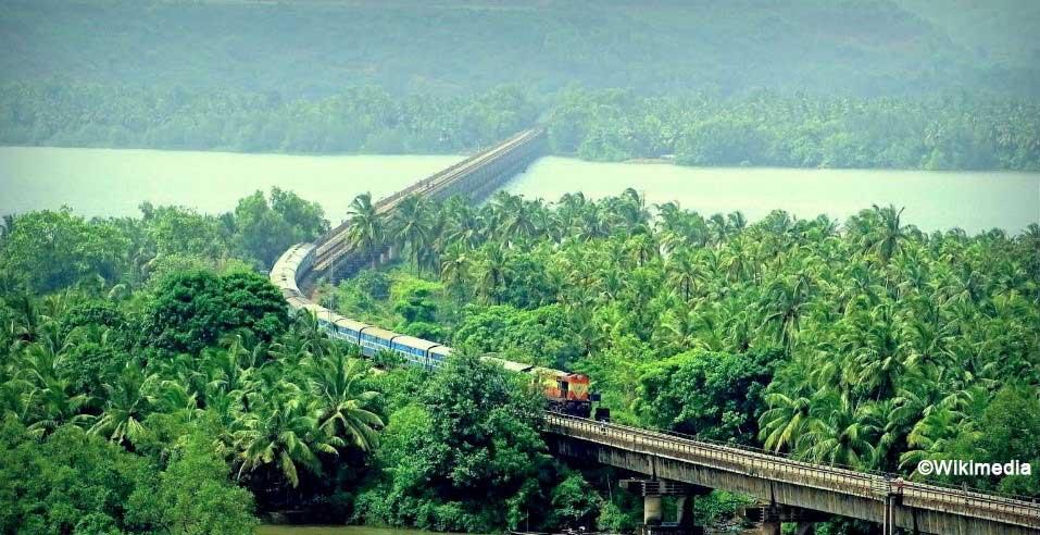  Socio-economic impacts of the Konkan Railway in India